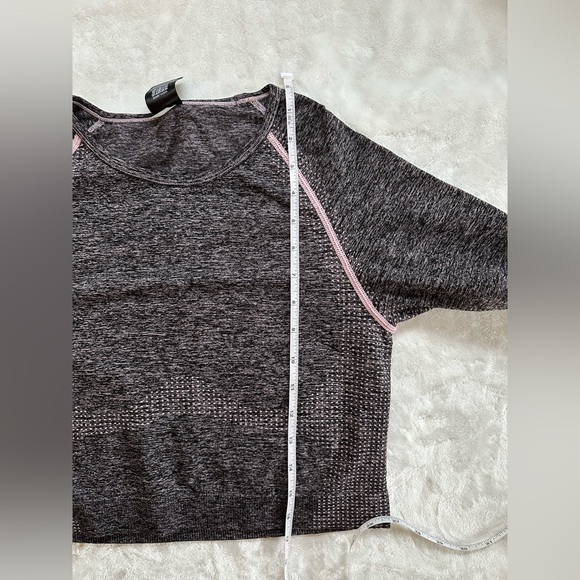 Victorias Secret VS Pink Seamless Cropped Workout Top Size Large Pink Multi - Picture 13 of 13